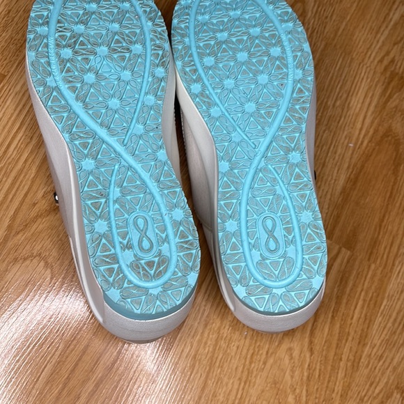 Infinity by Cherokee Clogs (WORN ONCE) - Picture 5 of 5